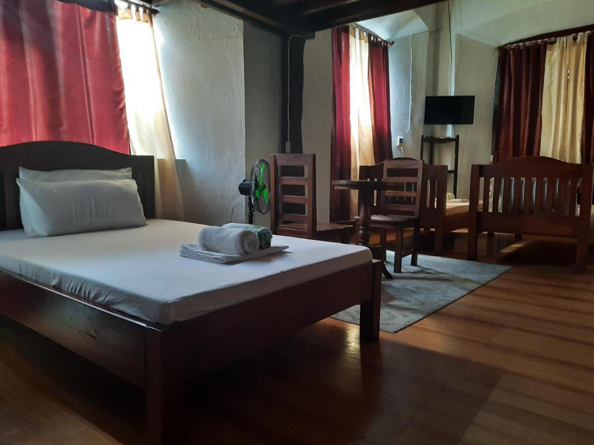 Escolta'S Homey Lodge Vigan Exterior photo