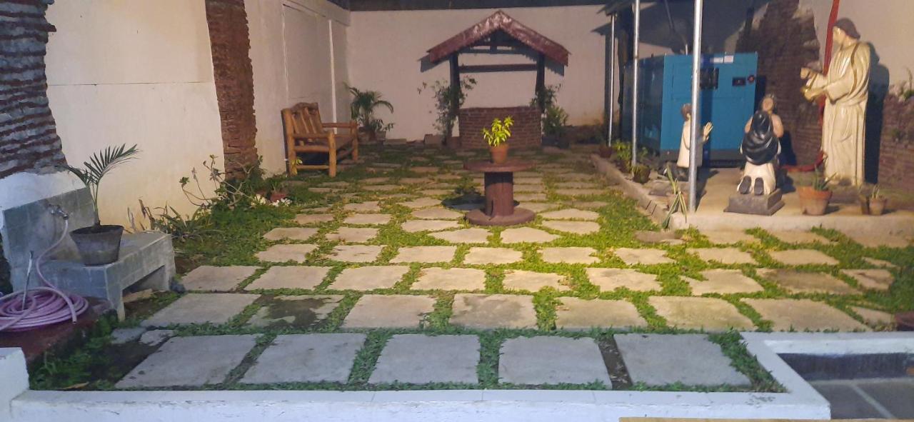 Escolta'S Homey Lodge Vigan Exterior photo