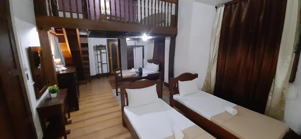 Escolta'S Homey Lodge Vigan Exterior photo