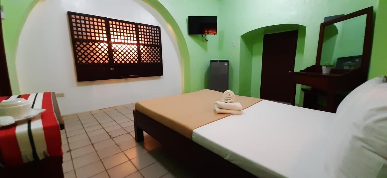 Escolta'S Homey Lodge Vigan Exterior photo