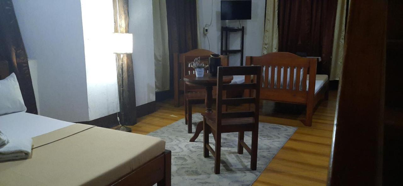 Escolta'S Homey Lodge Vigan Exterior photo